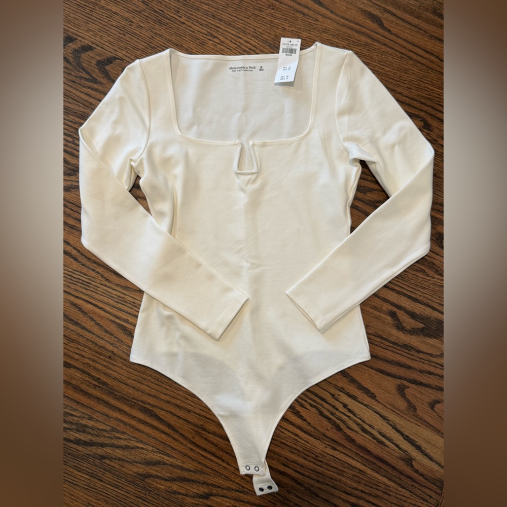 NWT - Abercrombie Cream Ponte Notch-Neck Long Sleeve Bodysuit Size Medium